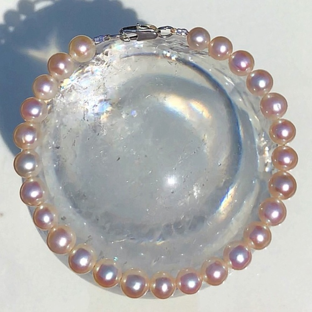 2 left! Authentic High Quality Pearl Bracelet!